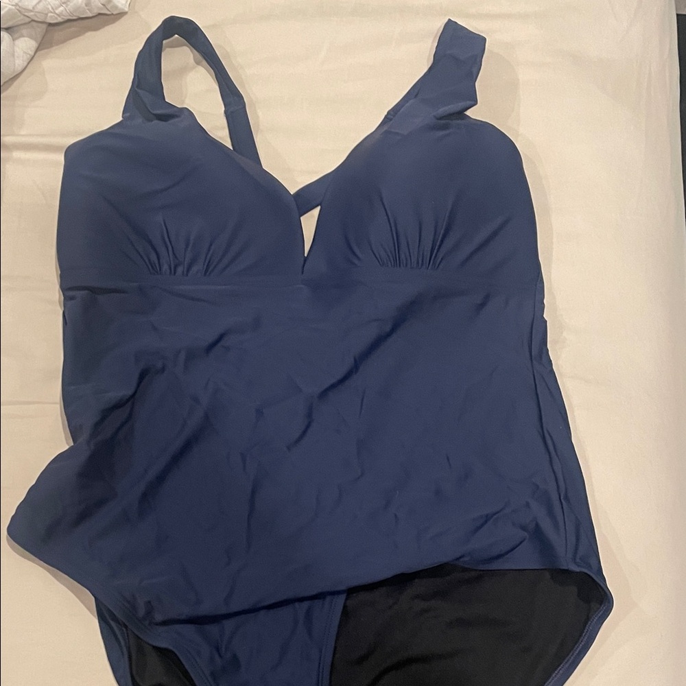 Cupshe navy flattering bathingsuit